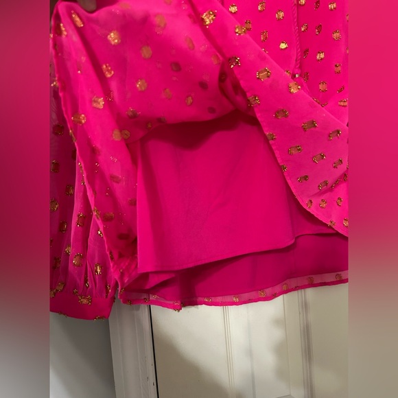 Hot Pink and Gold Polka Dot Crown & Ivy Top Size L - Picture 7 of 7